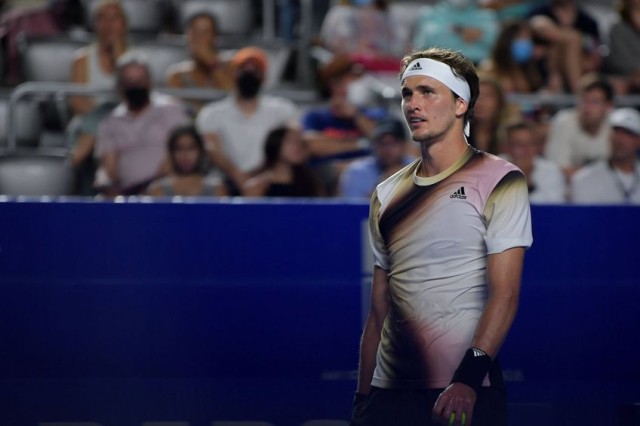 Tenis: Alexander Zverev şi-a cerut scuze după reacţia nervoasă în care a lovit cu racheta scaunul arbitrului