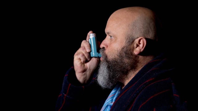 De ce astmul se înrăutățește noaptea?