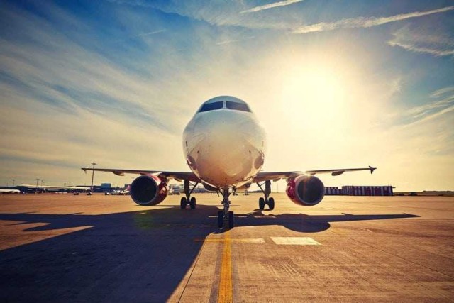 Companiile aeriene testează toleranţa consumatorilor pentru preţuri mai mari la biletele de avion
