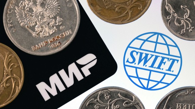 Consiliul UE a decis excluderea anumitor bănci ruse din sistemul internaţional „Swift“