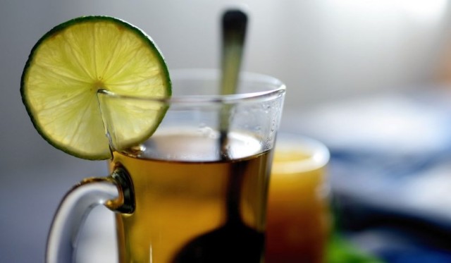 Băutura de dimineaţă care ajută la detoxifiere şi reglează pH-ul corpului