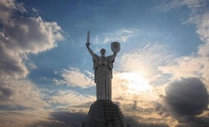 Cu trupele ruse la periferia Kievului, Ucraina lovește pe teritoriul Rusiei