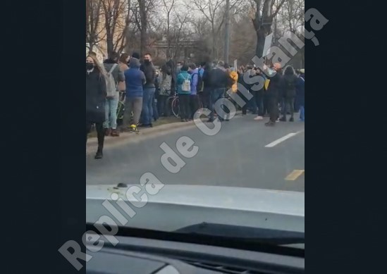 Proteste în fața Ambasadei Ruse de la București, împotriva războiului din Ucraina. Video