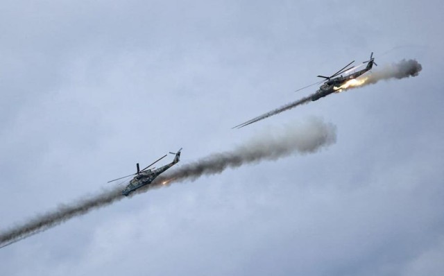 Rusia confirmă pierderea unui avion militar și a unui elicopter de atac în Ucraina