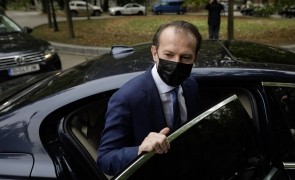 Florin Cîțu îi cere lui Lucian Bode să vină cu explicații urgente privind haosul din vămile pline de refugiați