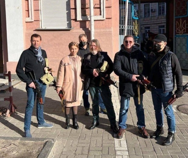 Iulia Timoșenko îl așteaptă pe Putin cu un Kalașnikov în mână. Toți deputații sunt înarmați