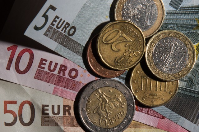 Preşedintele ceh: Rusia ar trebui deconectată de la sistemul financiar SWIFT