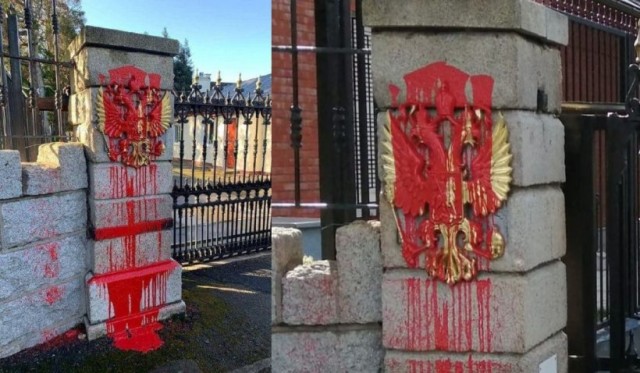 Ambasada Rusiei în Irlanda, stropită cu vopsea roșie