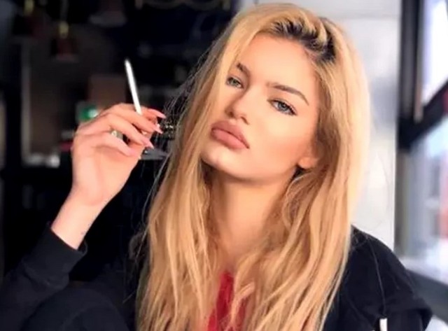 Fiica lui Boureanu, tatuată, decoltată și super tunată. Imaginile care i-au înnebunit pe fani