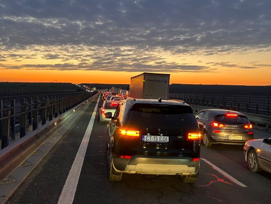 Accident rutier între 4 autoturisme și un TIR, pe A2