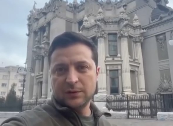 Volodimir Zelenski, de pe străzile Kievului: Nu depunem armele! Nu plec din Kiev! Video