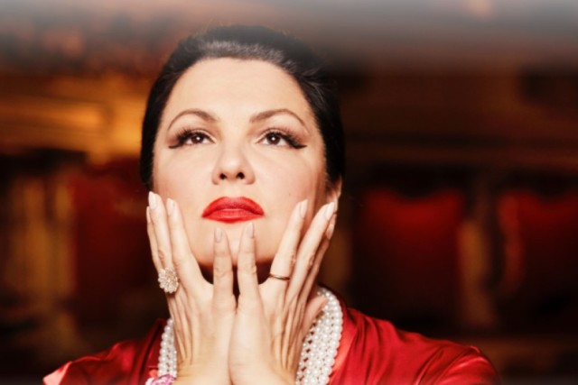 Soprana rusă Anna Netrebko, criticată pentru o presupusă complezenţă faţă de Putin, şi-a anulat concertele
