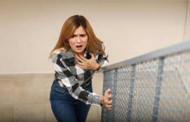 Simptome atac de panică: cum le recunoști în stadiu incipient și cum le oprești