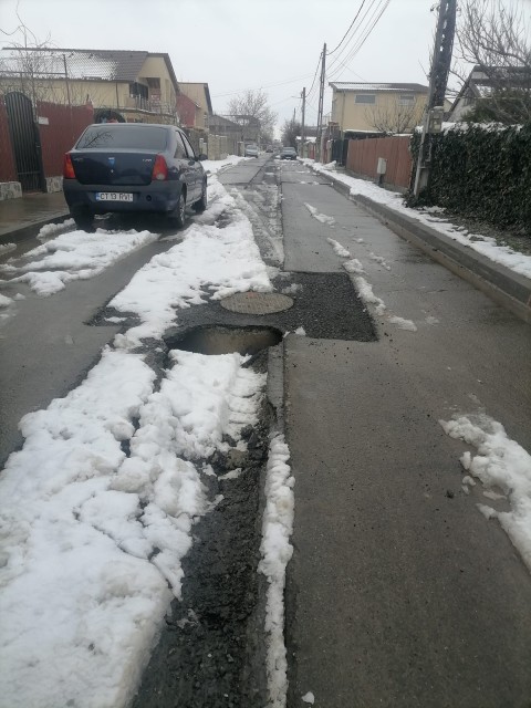 Ocoliți strada Mihai Eminescu, din Cumpăna, dacă vreți să nu vă rupeți mașinile. VIDEO