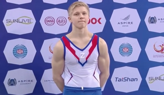 Gest sfidător al unui gimnast rus, la Cupa Mondială