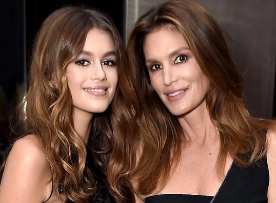 Cindy Crawford, fabuloasă la 56 de ani, alături de fiica ei, la un eveniment de gală în Paris