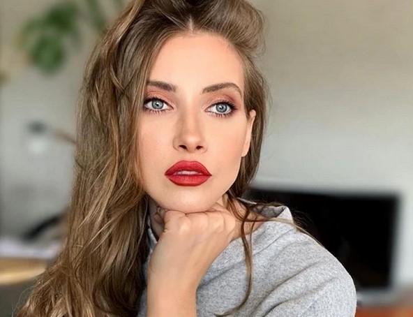 Fiica Iuliei Albu este de o frumusețe răpitoare la aproape 13 ani! Mikaela s-a transformat radical