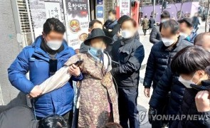 Liderul partidului de guvernământ din Coreea de Sud a fost lovit cu ciocanul în cap