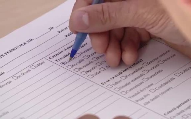 Legea prin care se anulează amenzile aplicate pentru necompletarea formularului digital de intrare în România, promulgată