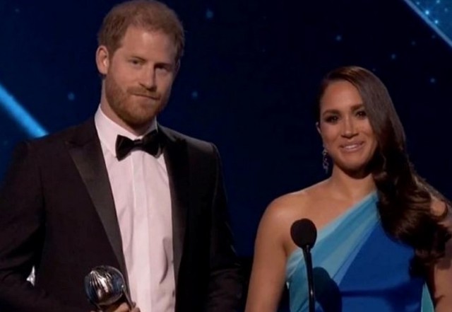 Prințul Harry, stânjenit pe scenă lângă Meghan Markle. Ce a făcut Ducele de Sussex