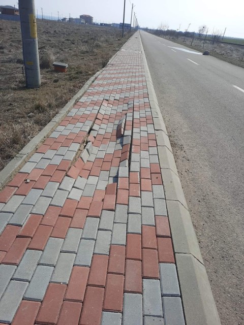 Locuitorilor din Costinești le place să dea... în gropi!