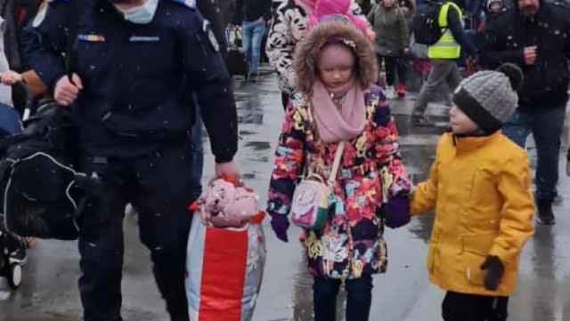 Termenul de acordare a ajutoarelor financiare pentru refugiații ucraineni, prelungit până la finalul anului