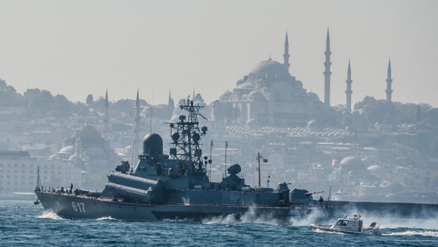 Turcia a interzis accesul în strâmtoarea Bosfor pentru patru nave rusești