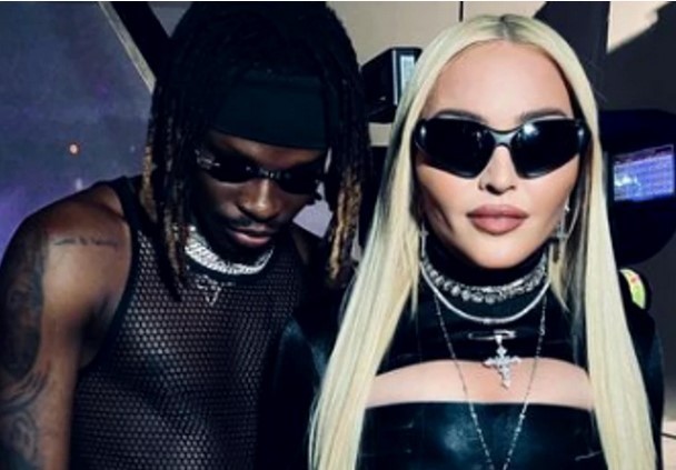 Madonna, de nerecunoscut pe platoul de filmare al noului clip. Provocatoare în latex negru
