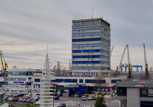 Ce spun reprezentanţii ANR despre barja încărcată cu cărbune care s-a scufundat în Portul Constanța