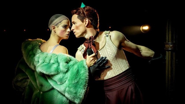 Premiile Olivier: Musicalul Cabaret cu Eddie Redmayne conduce lista nominalizărilor