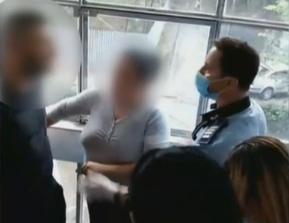 I-a spart fața vecinului că i-a reproșat că face gălăgie
