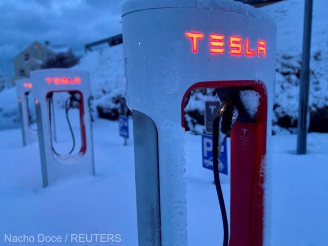 Reuters: Invazia Ucrainei ar putea să dea înapoi visul şefului Tesla referitor la vehicule electrice mai ieftine