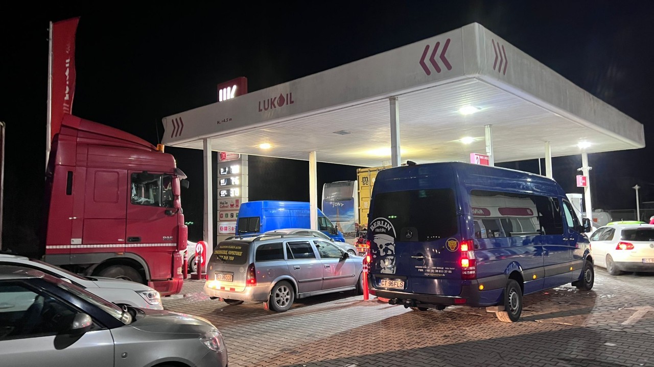 Benzinăriile, rupte cu amenzi de Guvern! Stația din Beiuș, arsă bine de tot! VIDEO Benzinăriile, rupte cu amenzi de Guvern! Stația din Beiuș, arsă bine de tot! VIDEO