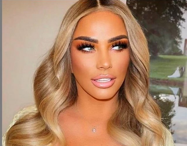 Katie Price, imagini incredibile cu noile silicoane! Sunt cei mai mari sâni văzuți vreodată?