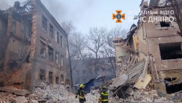 Imagini din orașele bombardate vineri dimineață în Ucraina