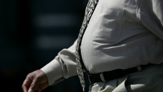 Kilogramele depuse în zona abdominală pot anunța o boală de care suferă 3 milioane de români
