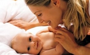 Ministrul Gabriela Firea anunță un nou program social: Tichete valorice pentru femeile care nasc