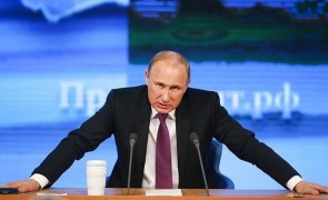 Putin trimite rachete capturate rebelilor pro ruși și autorizează înrolarea voluntarilor în Armată