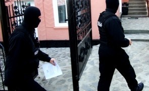 Percheziții ale IGPR și DIICOT la traficanți de migranți