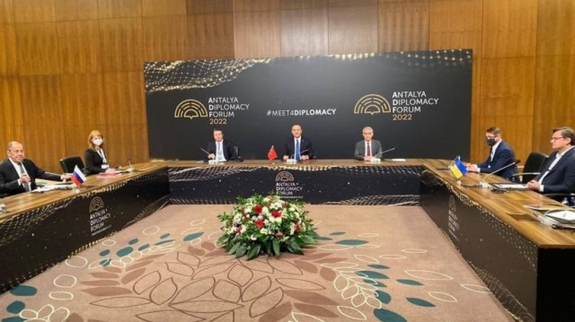 Negocierile dintre Ucraina și Rusia s-au încheiat. Ministrul de externe rus continuă amenințările