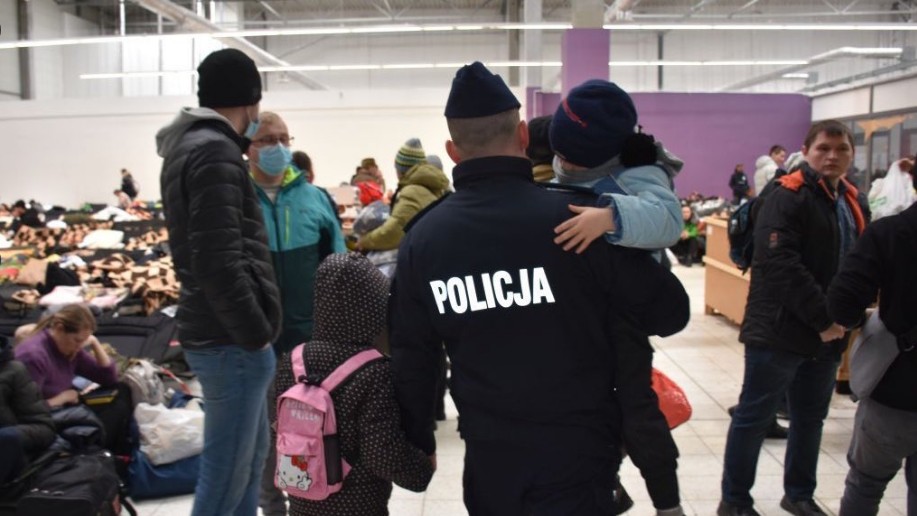 Alertă în Polonia: Varșovia și Cracovia nu mai primesc refugiați ucraineni