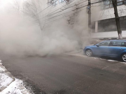 Pericol! Scurgere de gaze, pe o stradă din municipiul Tulcea. Video