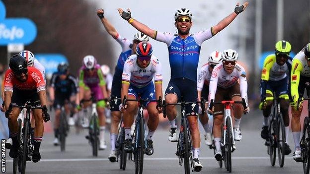 Ciclism: Britanicul Mark Cavendish a câştigat cursa Milano-Torino; Grosu, pe locul 16