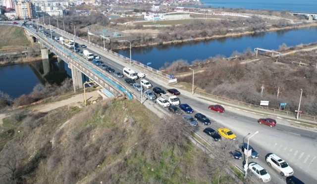 O nouă sistematizare rutieră pentru fluidizarea traficului rutier pe podul din Năvodari!