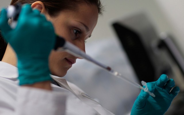 România poate aduce vaccinuri anti-cancer din Cuba: S-a bătut palma pentru cooperare sanitară