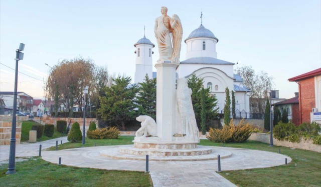 Poetul, Ovidius Publius Naso, comemorat de orașul care îi poartă numele. Video