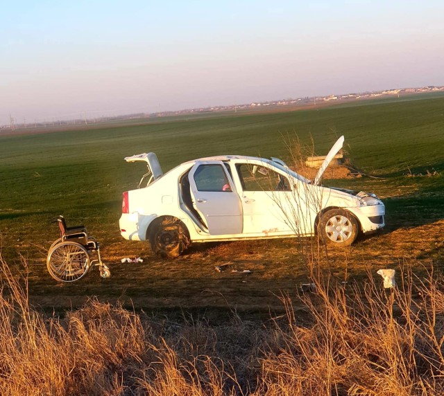 Accident rutier pe DN21: Un autoturism a ajuns pe câmp