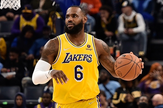 Baschet: LeBron James a intrat în istoria NBA, cu 30.000 de puncte, 10.000 de recuperări şi 10.000 de pase decisive