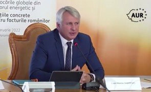 Teodorovici acuză că Grindeanu a modificat legea achizițiilor ilegal