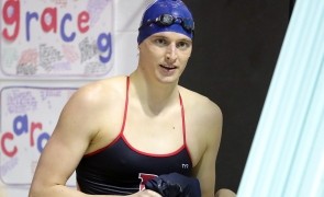 Femeile se revoltă pe înotătorul transgender care a câștigat o cursă la campionatele de natație
